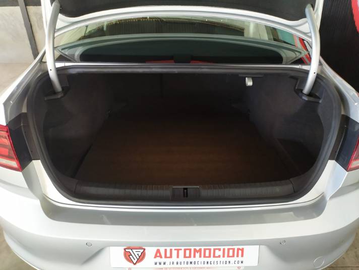 VOLKSWAGEN Passat Executive 2.0 TDI 110kW 150CV 4p