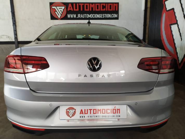 VOLKSWAGEN Passat Executive 2.0 TDI 110kW 150CV 4p