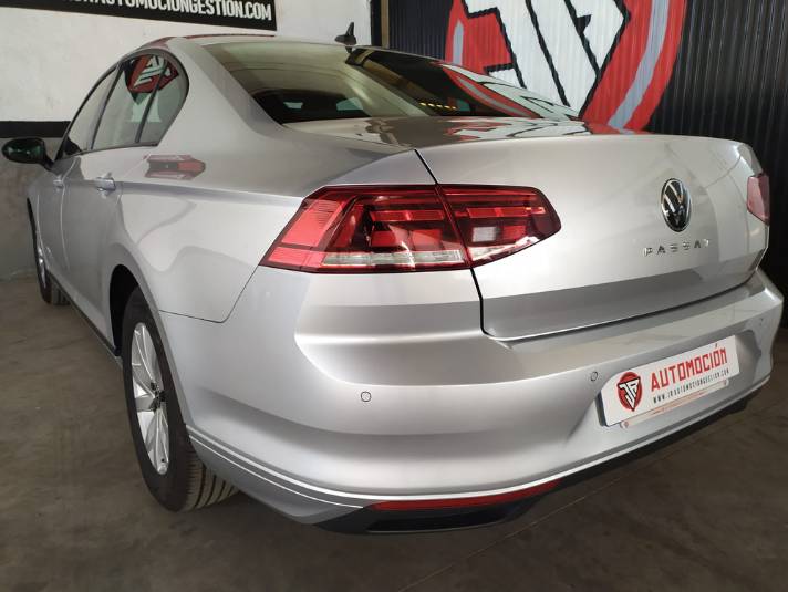 VOLKSWAGEN Passat Executive 2.0 TDI 110kW 150CV 4p