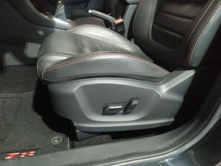 MG ZS 1.0T Luxury 5p