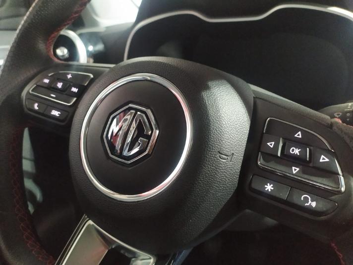 MG ZS 1.0T Luxury 5p