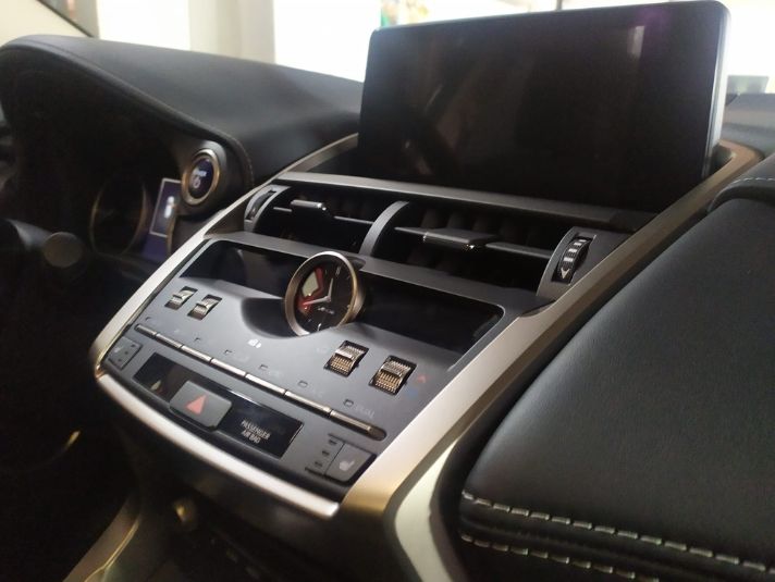 LEXUS NX 2.5 300h Premium 2WD