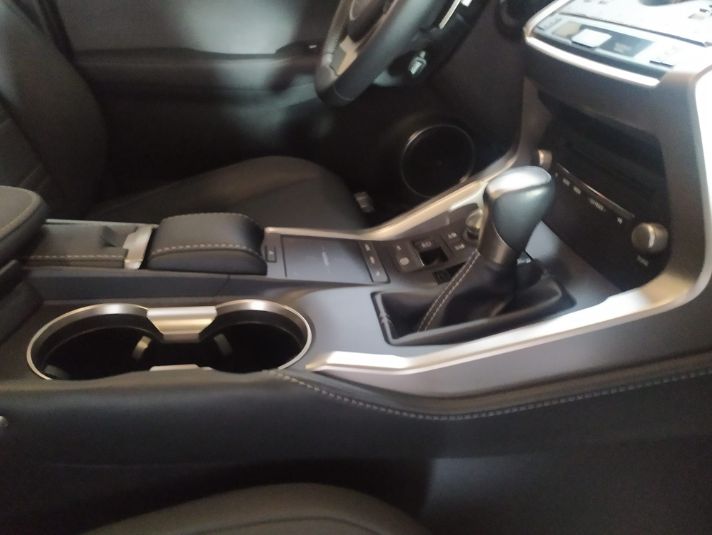 LEXUS NX 2.5 300h Premium 2WD