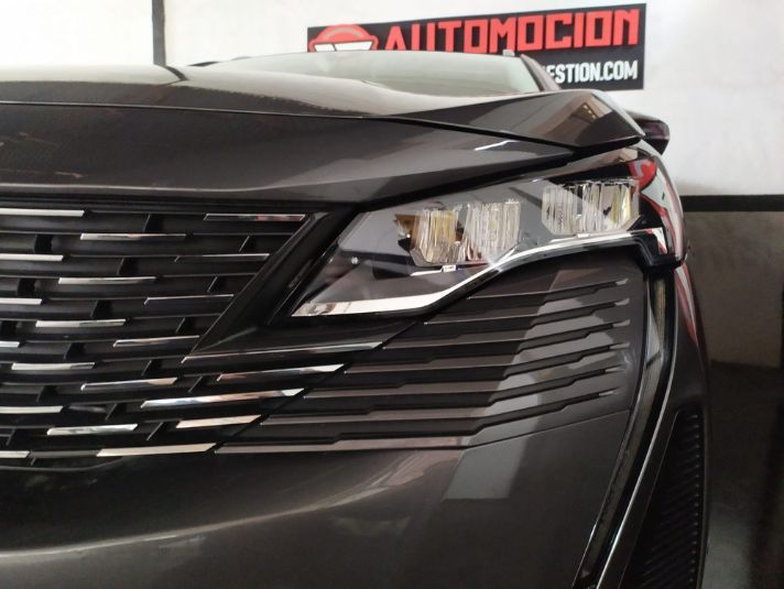 PEUGEOT 5008 1.2 PureTech SS Allure