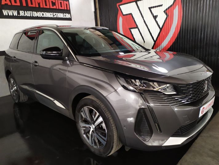 PEUGEOT 5008 1.2 PureTech SS Allure