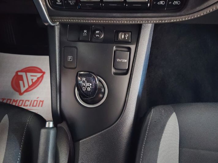 TOYOTA Auris Hybrid Active Touring Sports